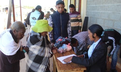 Action caritative : la Caritas Antsirabe soutient 100 foyers à Bevokatra